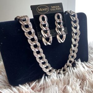 Fun, Simple and Lightweight Silver Necklace Set.